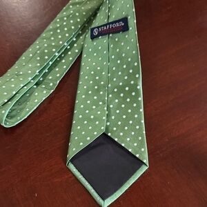Stafford Performance Green Tie with White Dots 100% silk